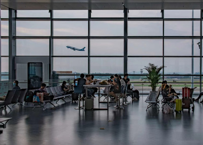 自助行李托運(yùn)柜臺(tái)托運(yùn)1.4萬(wàn)件!南京祿口機(jī)場(chǎng)T1全新歸來(lái)&ldquo;滿月&rdquo;